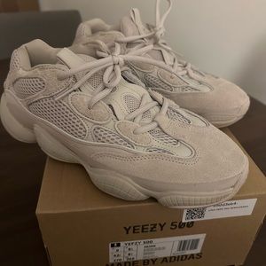 YEZZY 500 BLUSH SIZE 9. WITH BOX.